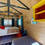 Дом отдыха La Clef Decamp Cornillieres Maisonnettes 35 Pers Jacuzzi, Jeux