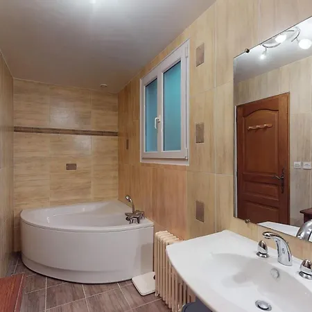 Дом отдыха La Clef Decamp Cornillieres Maisonnettes 35 Pers Jacuzzi, Jeux *