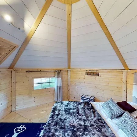 La Clef Decamp Cornillieres Maisonnettes 35 Pers Jacuzzi, Jeux