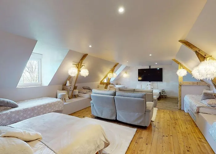 La Clef Decamp Cornillieres Maisonnettes 35 Pers Jacuzzi, Jeux